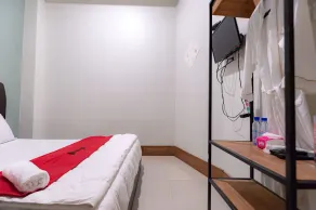 RedDoorz near Hang Nadim Batam Airport - Room