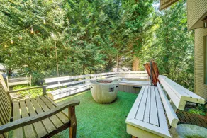 8 Mi to Dtwn Seattle: Pet-friendly Apt w/ Hot Tub - Innvendig