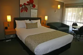 Hermitage Motor Inn - Room