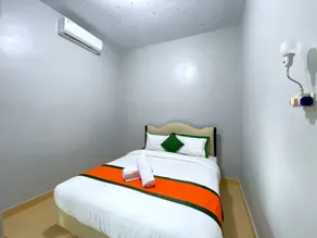 Homestay Syariah Dekat UII Kolam Renang Pribadi By Simply Homy - Habitación