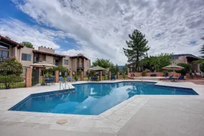 Sedona Condo - Pool, Hot tub, Pickleball, BBQ, EV Charger - Pool