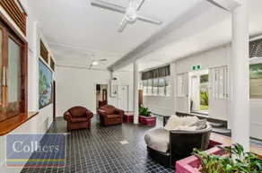 Avenue Xchange - Lobby sitting area