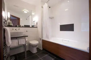 The Stanneylands - Bathroom