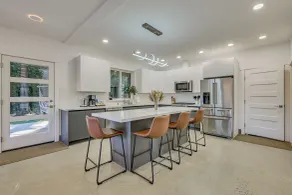 Stylish Everett Home w/ Green Belt! - Innenbereich