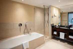 Hotel Vier Jahreszeiten Starnberg - Bathroom