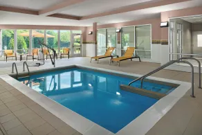 Courtyard Milwaukee Airport - Pool