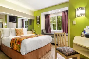 Hometown Inn & Suites Jacksonville Butler Blvd./Southpoint - Room