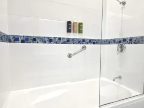 Madison Plaza Townsville - Bathroom