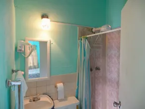 Paul Apartments - Bathroom