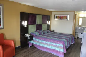 Executive Inn & Suites - Room