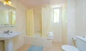 Apartamentos Cala Llonga - Baño