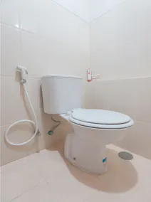 Apartemen Green Lake View Ciputat by GFROOM - Salle de bain