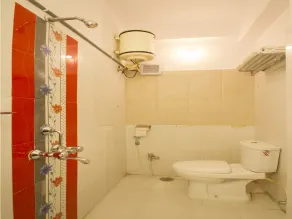 Collection O 7601 Hotel Park Heights Banjara Hills - Bathroom