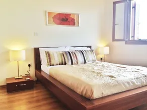 Theseus Village 2 Bed Appartement avec position enviable sur piscine communautaire - Chambre