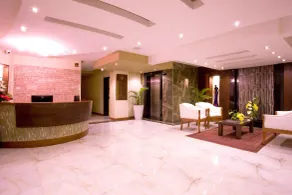 Bidwood Suite Hotel, Opposite Sarit Centre - Rezeption