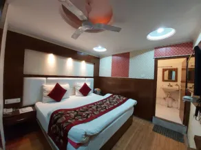 Goroomgo Moon Nainital - Room