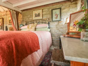 Jackdaw's Roost - Room