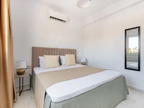 Sanders Cruise - Spacious 2-bdr Apt With Balcony - Zimmer