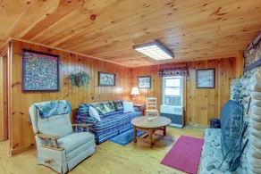Dog-friendly Burnsville Cabin Rental Near Hiking! - Interiör