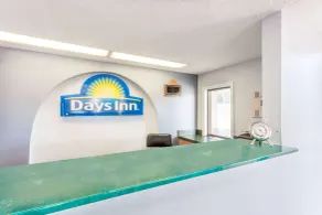 Days Inn by Wyndham Clinton - Hall
