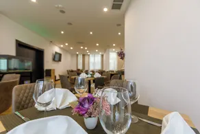 Blue Star Luxury Hotel - Restaurant