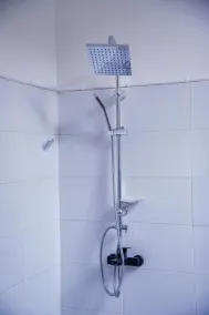 THE TREKKER'S REST LODGE - Bathroom