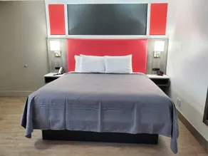 Seven Seas Inn & Suites - Room