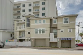 Coastal 'Sea Side' Townhome - Walk to Beach! - Innvendig