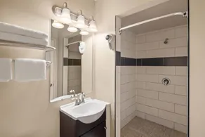 Travelodge by Wyndham Everett City Center - Badrum