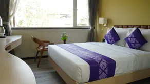 Purple Beds by VITS Dwarkesh, Surat - Zimmer