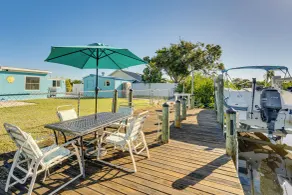 Dock, 3 Mi to Beach: Canal-front Englewood Escape - Intérieur