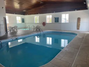 Baymont by Wyndham Auburn - Piscine