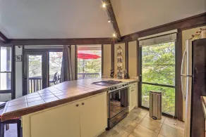 'skiway Chalet' Home w/ Hot Tub in Beech Mountain! - Interiör