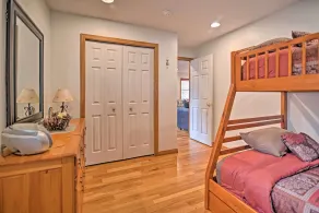 NY! Riverfront 2BR Elkins Home m / pejs og dæk - Interiør