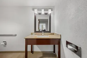 Comfort Suites Near Casinos - Chambre