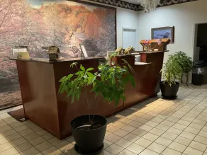 COVERED BRIDGE INN & SUITES  - Rezeption
