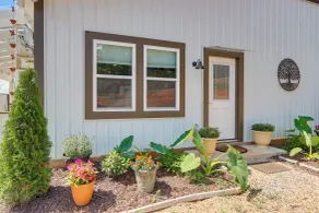 Close to Lake Chatuge! Modern Hillside Barndo Apt! - Interiør