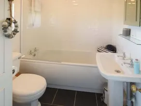 Bwthyn Megan - Bathroom