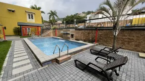 Beverly Hills: Hotel and Business - Pool