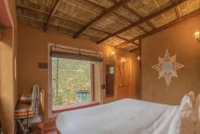 A Kasauli Ggaon by Echor - Room