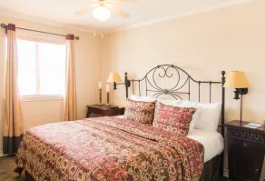 Vineyard Court Designer Suites Hotel - Chambre
