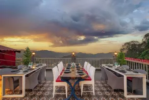 Hotel Wood Stock Luxury - A Boutique Property - Penthouse - Open Air Restaurant & Terrace - Restaurant