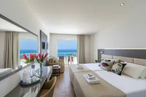 Queens Bay Hotel - Zimmer