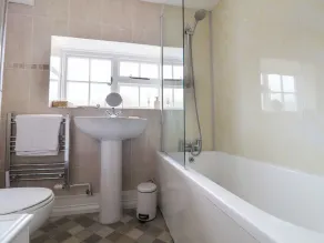 Braiders Rest - Bathroom