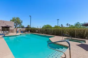 Red Lion Inn & Suites Goodyear Newly Renovated - Basseng