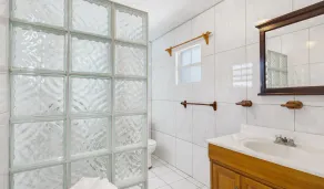 Edwards Guesthouse - Bathroom