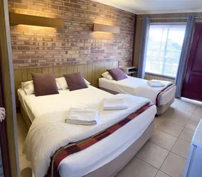 PROSERPINE MOTOR LODGE - Room