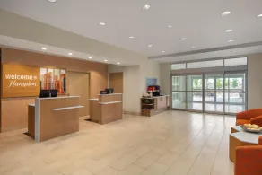 卡加利機場希爾頓歡朋飯店 - 接待櫃台