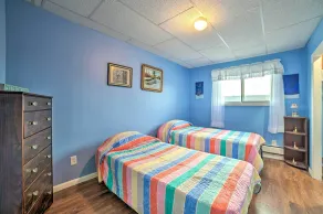 Walkable St Ignace Condo w/ Lake Huron Views - Innvendig
