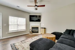 Walk to Bridgeway Station! Home w/ Pool Access - Interiør